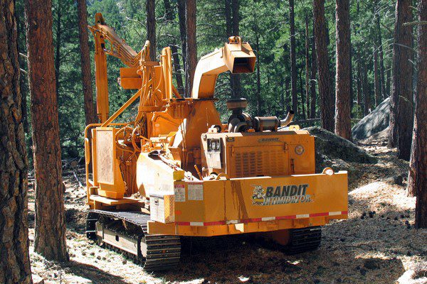 Browse Specs and more for the INTIMIDATOR™ 19XPC Track Hand-Fed Chipper - Bobcat of Atlanta