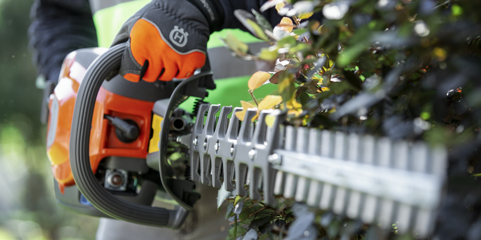 3. 520IHD60 BATTERY HEDGE TRIMMER